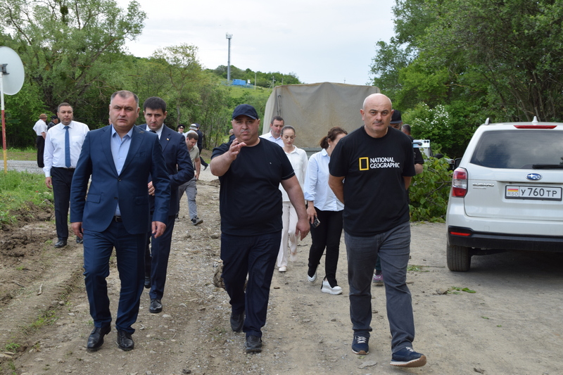 1xbazq0p. Алан Гаглоев положительно оценил темпы асфальтирования автодороги Цорбис – Корнис