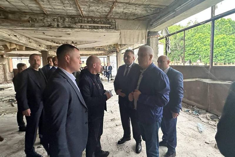 Марат Камболов и Сергей Кириенко посетили несколько площадок, где может появиться современное молодежное пространство