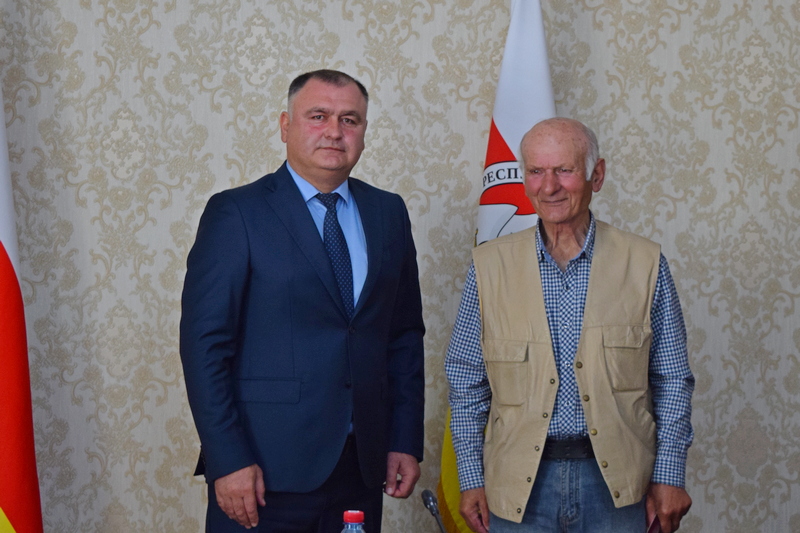 emn69_j9. Церемония вручения государственных наград