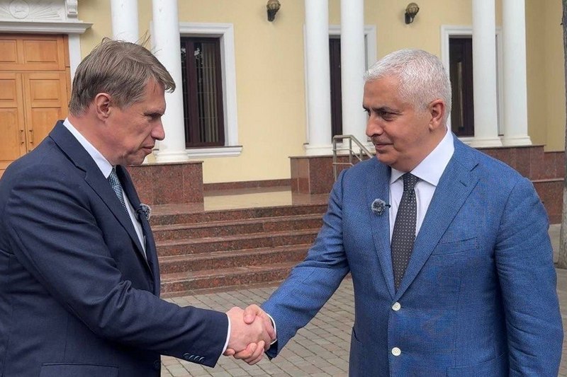 Марат Камболов и Михаил Мурашко договорились расширять сотрудничество в сфере здравоохранения⁣⁣⠀