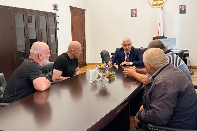 Марат Камболов взял под личный контроль вопрос погашения задолженности по зарплатам дорожников