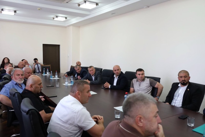 3qpdjakc. Встреча с депутатами Парламента