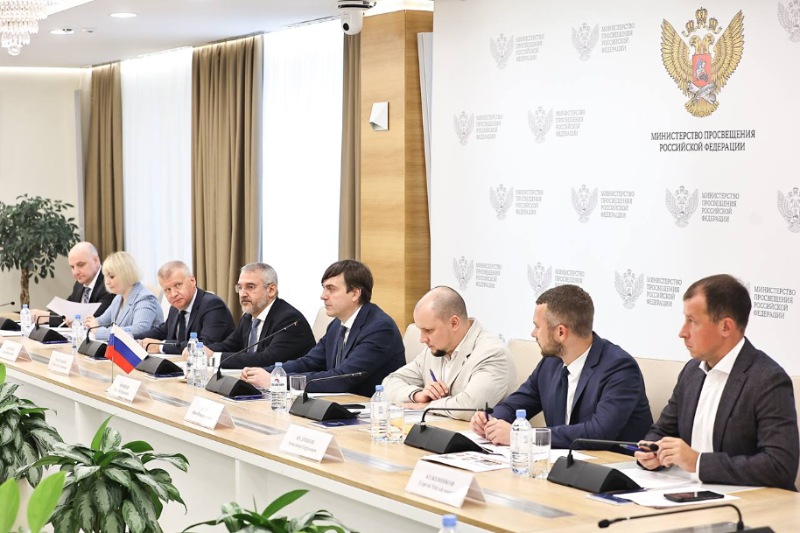7reqr1q. Встреча с Министром просвещения России Сергеем Кравцовым