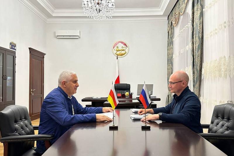 Марат Камболов обсудил с Сергеем Кириенко вопросы развития Южной Осетии⠀