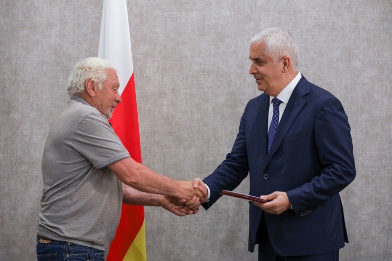 ftipi6m3. Марат Камболов встретился с миротворцами