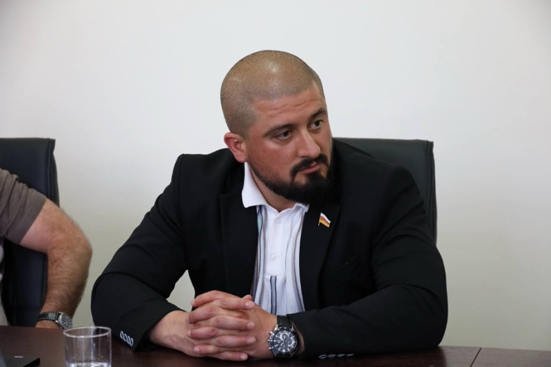 jrdxv3h9. Встреча с депутатами Парламента