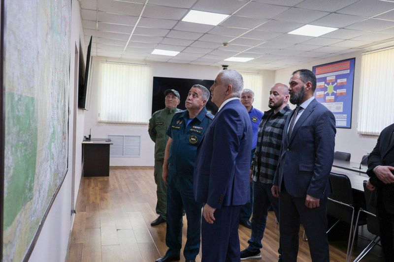 lvvxn6sl. Марат Камболов представил коллективу МЧС нового руководителя Владимира Пухаева