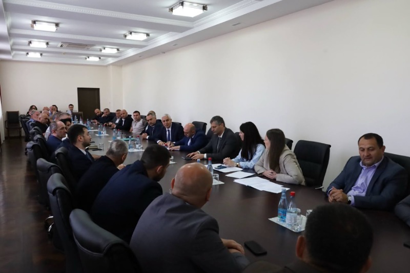 qoapbt74. Встреча с депутатами Парламента