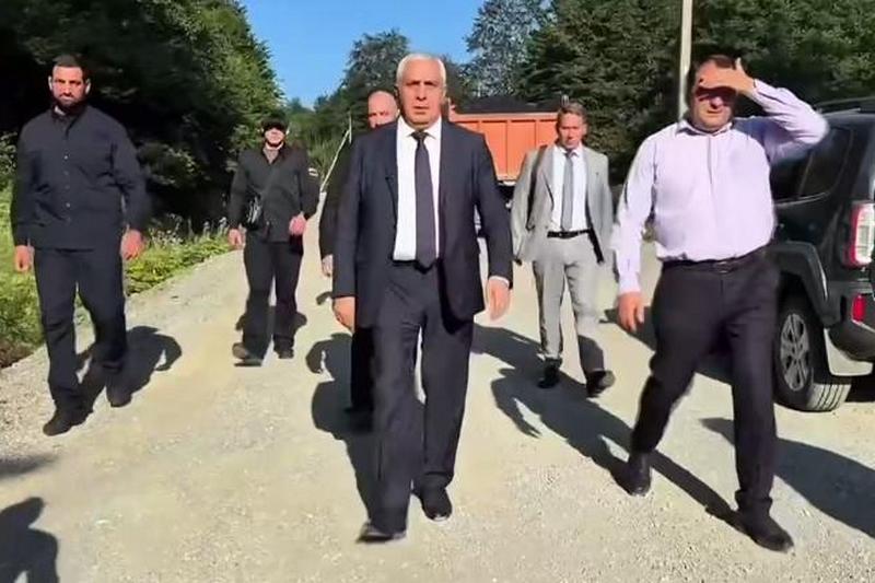 Марат Камболов проверил ход строительства дороги Эрцо – Синагур