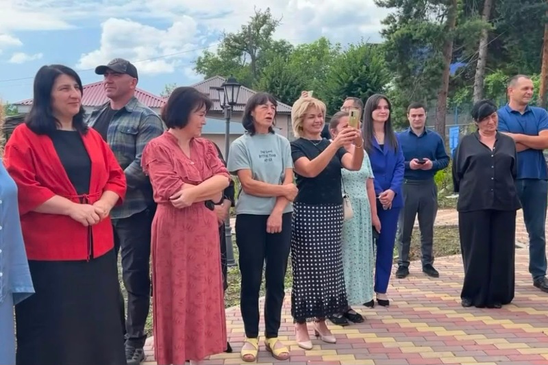 zmqswh8_. Встреча с жителями поселка Дзау