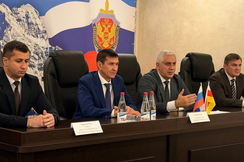 Марат Камболов представил коллективу КГБ нового Председателя и его Первого заместителя