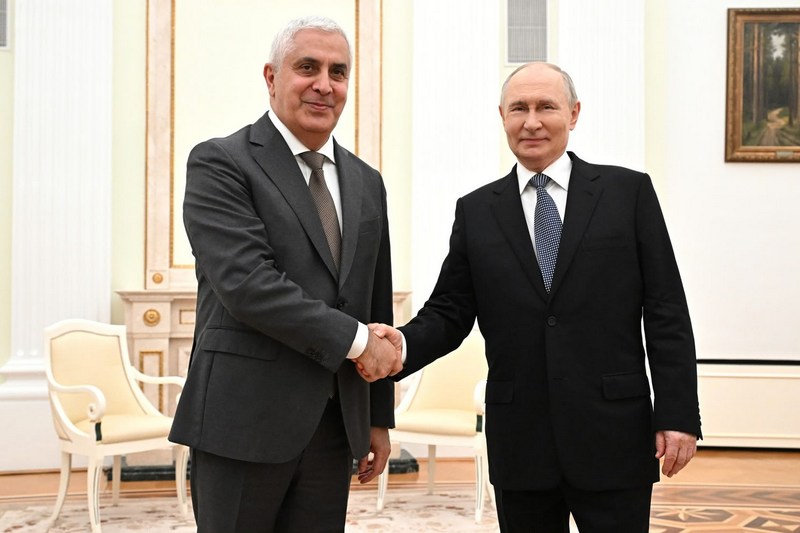 Марат Камболов поздравил Владимира Путина с Днем рождения
